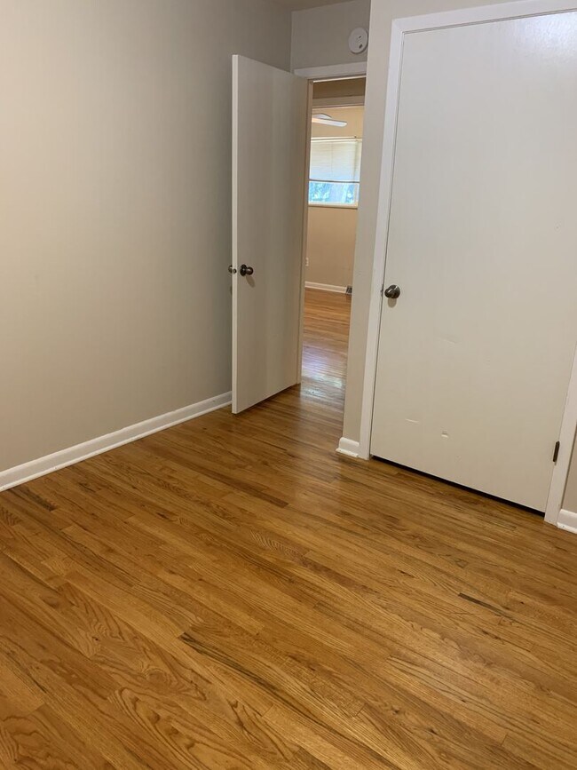 Building Photo - 4 bed/2 bath Home located in central Fort Collins off Drake