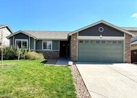 Building Photo - Ranch style home with 3 bed 2 bath and ove...