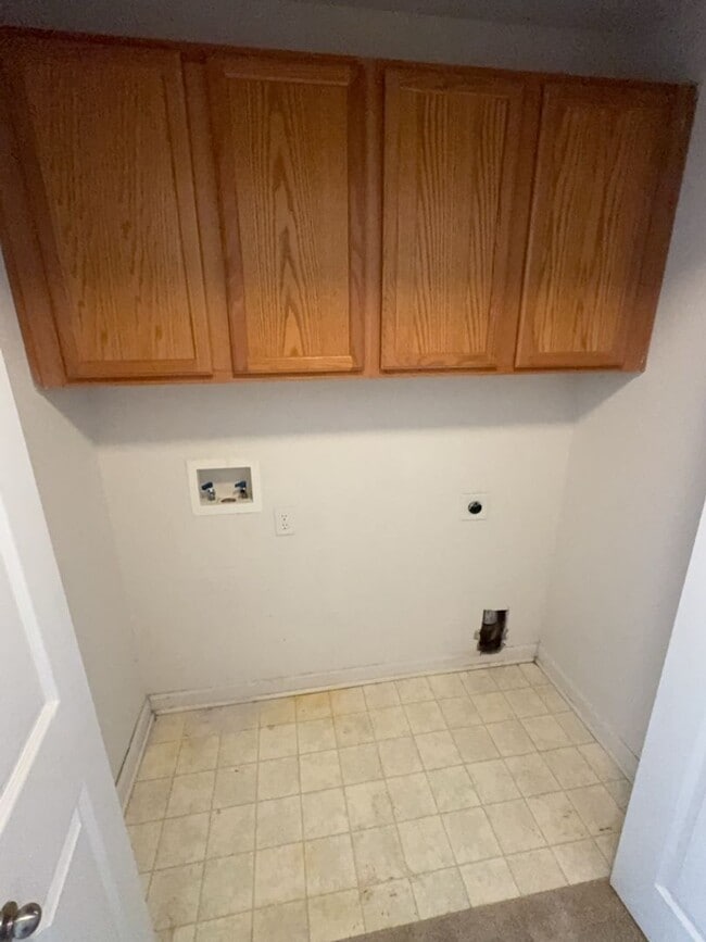 Building Photo - Spacious 2 Bed, 2 Bath Condo