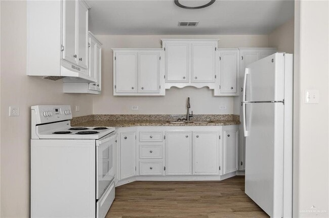 Building Photo - 12 E Stubbs St