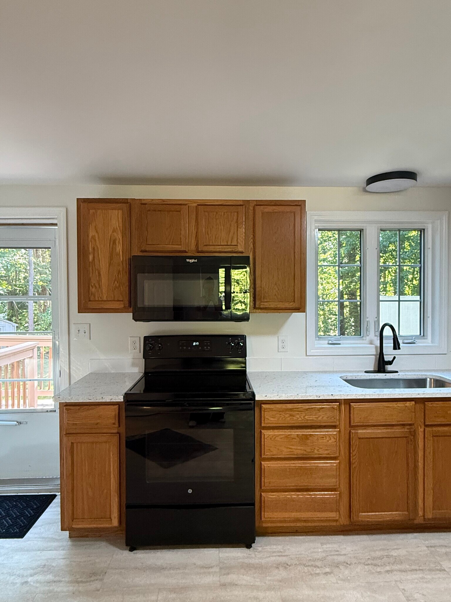 Building Photo - 2 Sams Pl