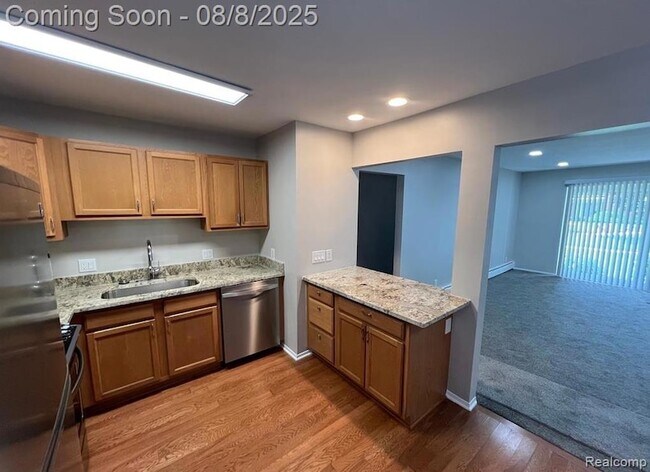 Building Photo - 2445 Torquay Ave