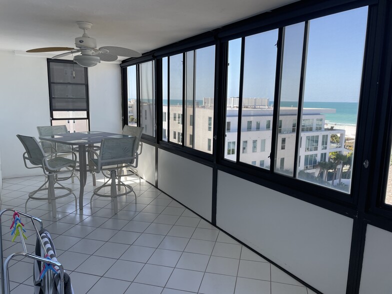 Building Photo - 1055 W Peppertree Dr