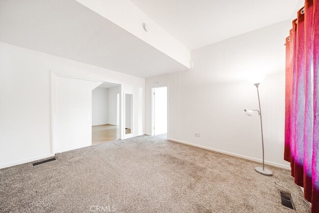 Building Photo - Charming 3 bed 2 bath home with bonus room...