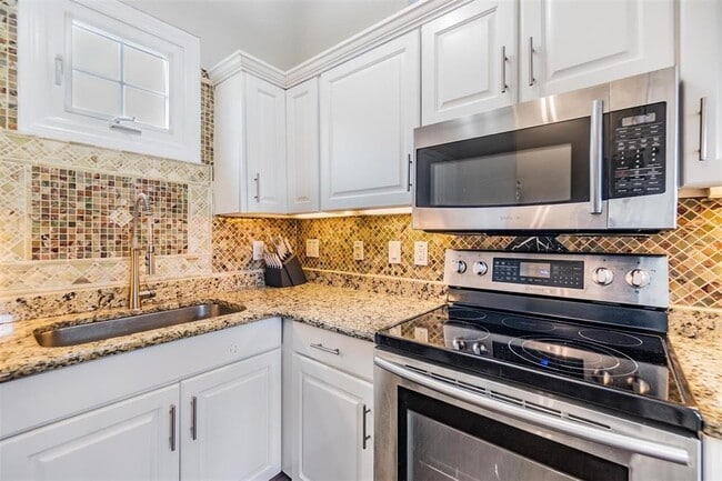 Building Photo - 501 Knights Run Ave