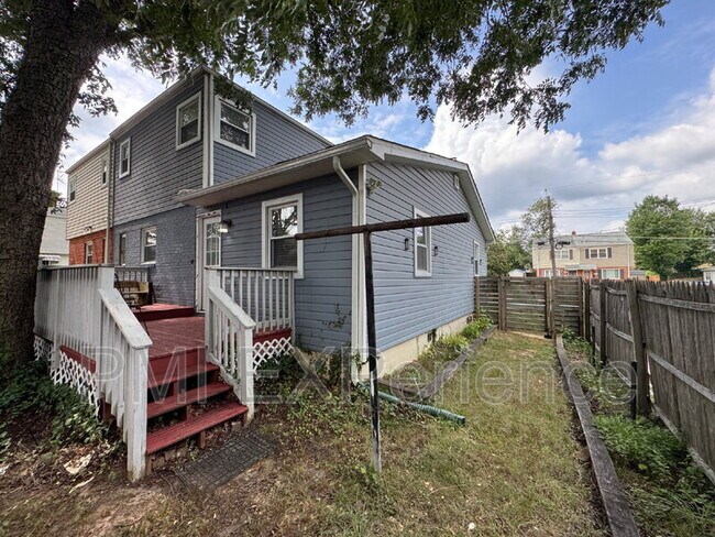 Building Photo - 2304 Lakewood St