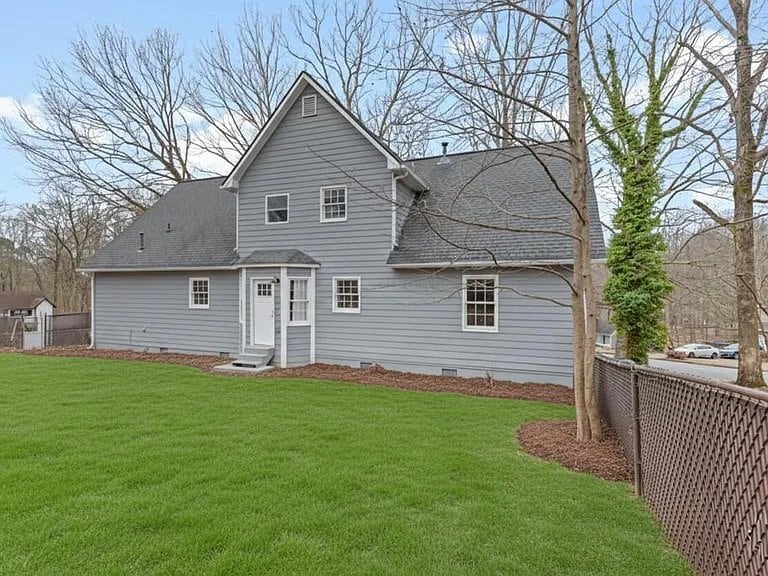 Building Photo - 1811 Chantilly Ct