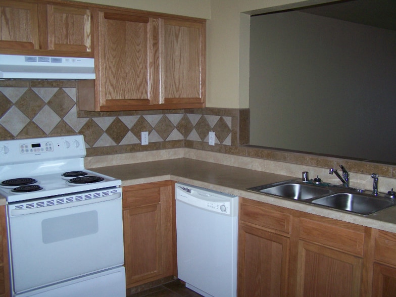 Building Photo - 454 Drake Ct