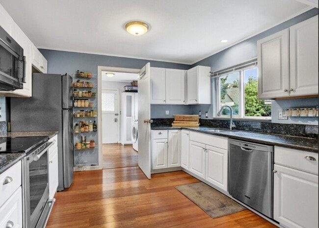 Building Photo - 4006 SE 74th Ave