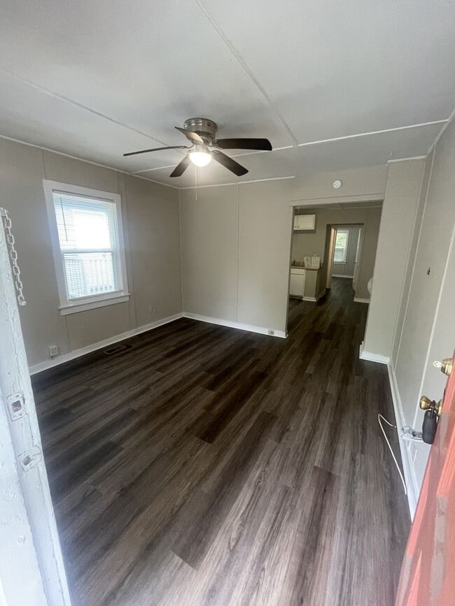 Building Photo - 1 Bd 1 Ba Duplex