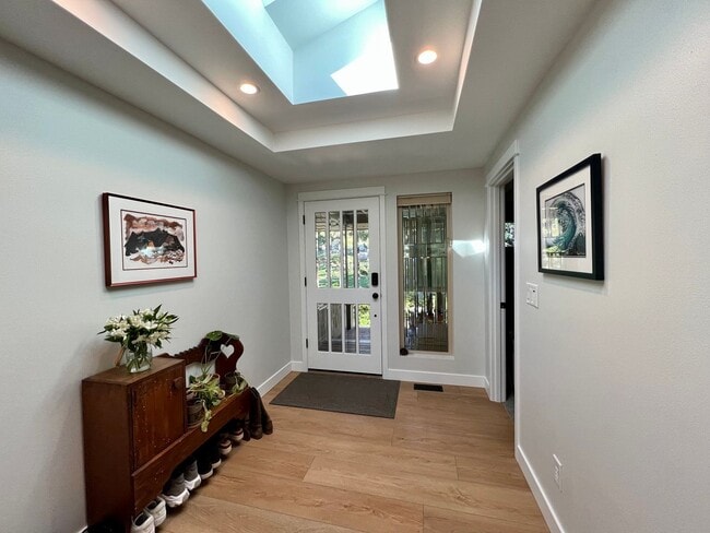 Building Photo - A Rare Offering in Bend’s Most Desirable A...