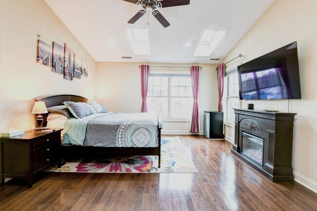 Building Photo - 1625 Paterson Plank Rd