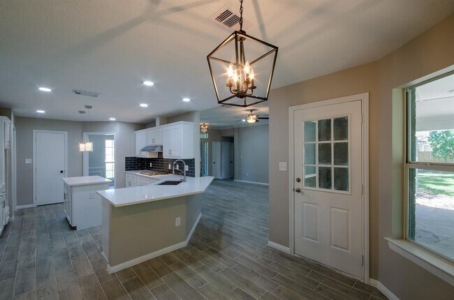 Building Photo - 12811 Fisher Dr