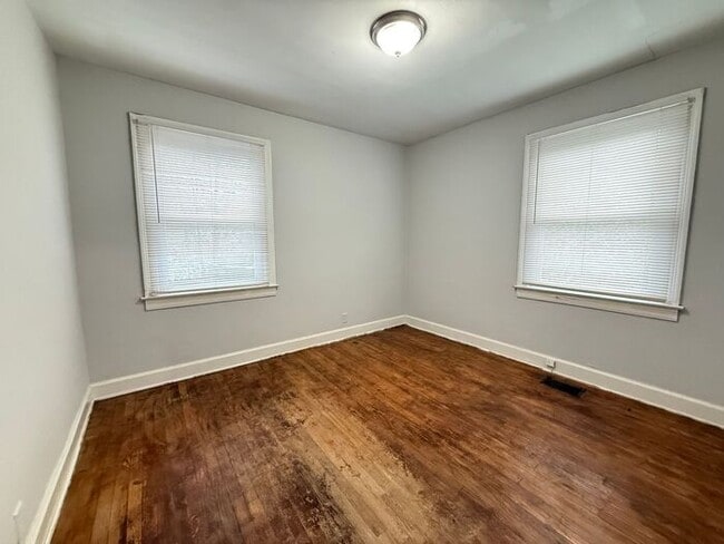 Building Photo - Adorable Cottage in East Nashville!