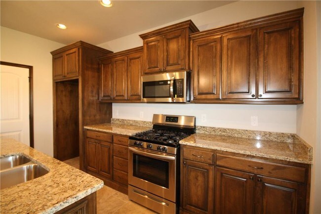 Building Photo - 13924 Northwood Village Dr