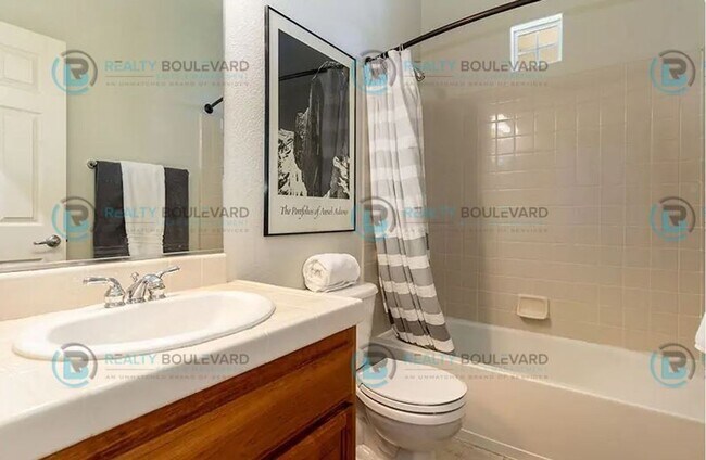 Building Photo - Beautiful 3 bedroom 2 bath house in Sommersett with access to Amenities-Including a clubhouse, re...