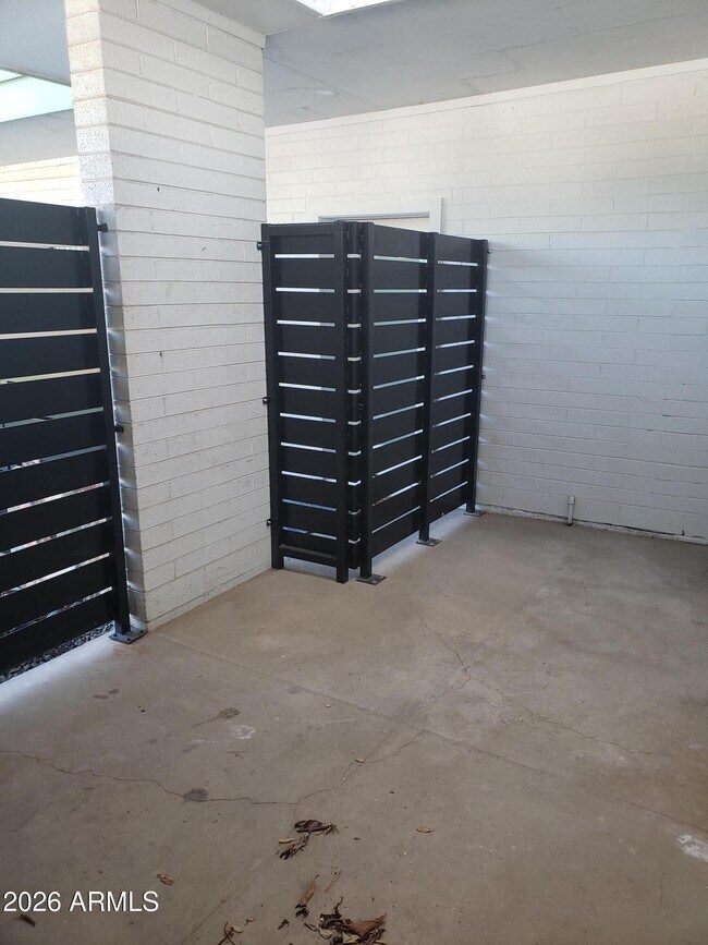 Building Photo - 301 W Medlock Dr