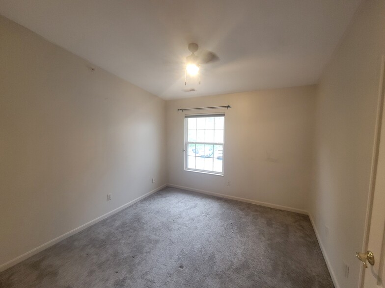 Building Photo - 664 Rivers Breeze Dr