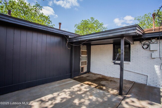Building Photo - 6803 Avenue W