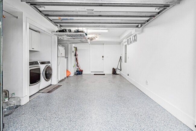 Building Photo - 3421 S Ocean Blvd