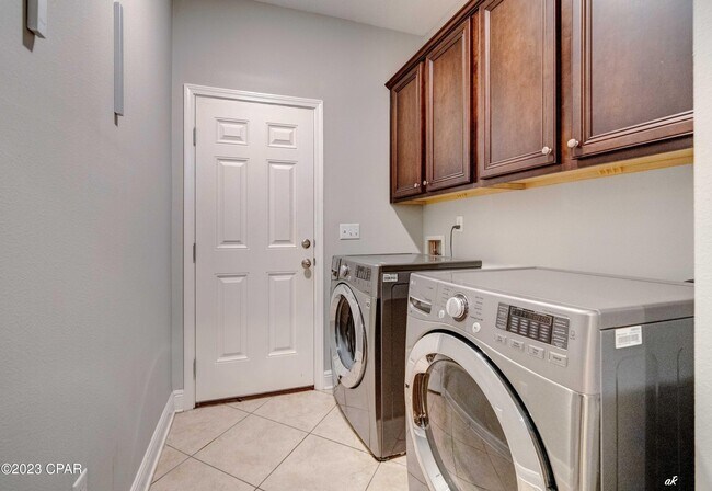 Building Photo - 4018 Brook Stone Dr