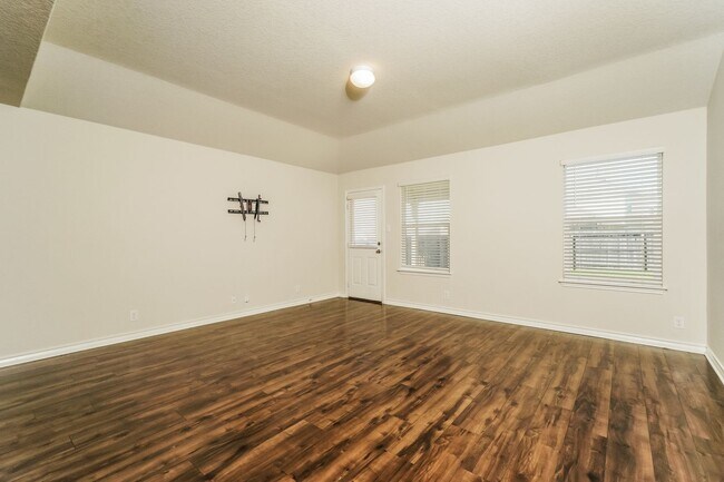 Building Photo - First time rental! 5 bedroom located in the desirable Redbird Ranch Subd.