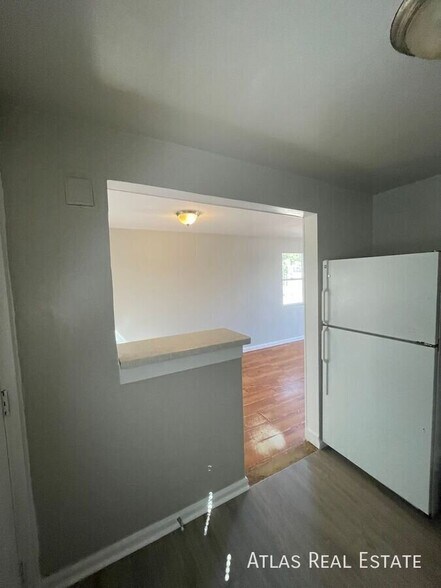 Building Photo - 7391 Oneida Dr
