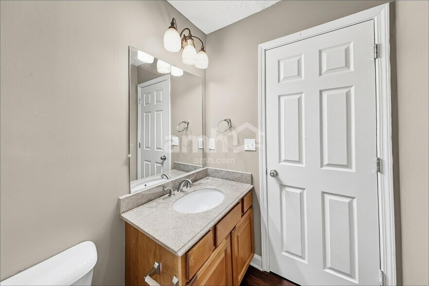 Building Photo - 2310 Devonshire Dr