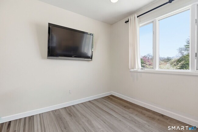 Building Photo - 53 Dagmar Rd
