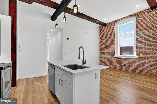 Primary Photo - 2045 Trenton Ave