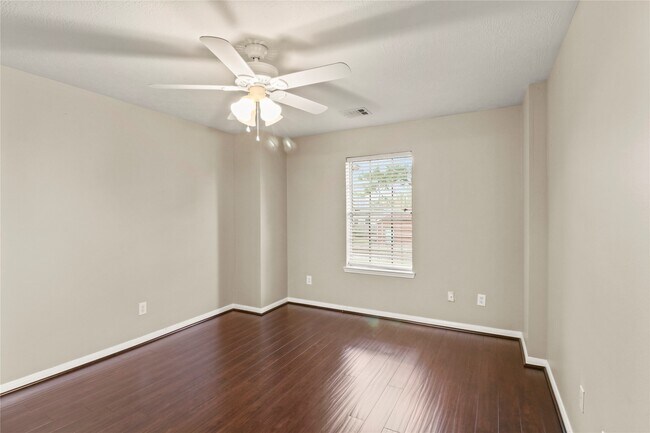 Building Photo - 10807 Oak Bayou Ln