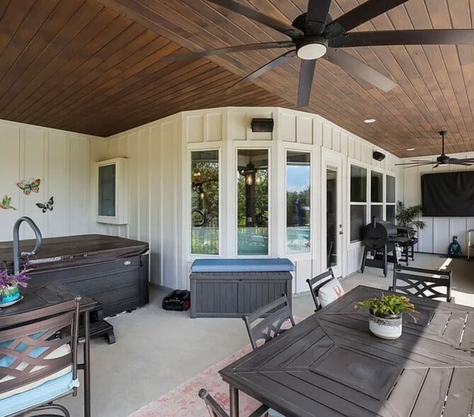 Building Photo - 1032 Clear Water Cyn