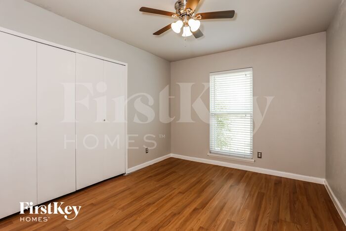 Building Photo - 9113 Linda Vista Dr