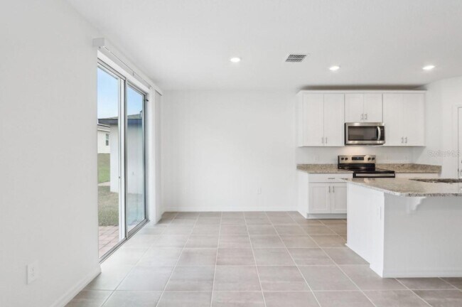Building Photo - 2310 White Tail St