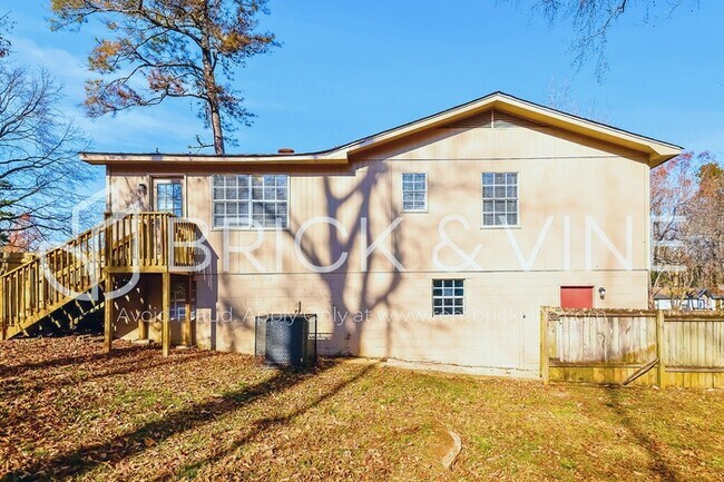 Building Photo - 3155 Sleepy Hollow Dr