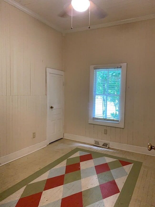 Building Photo - 3-Bedroom 2-bath home