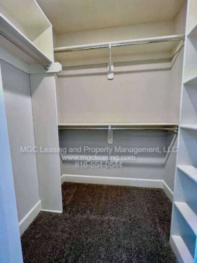 Building Photo - Timber Trails Townhomes | Available Now & Ready for Tours