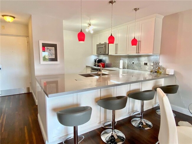 Building Photo - 900 River Reach Dr