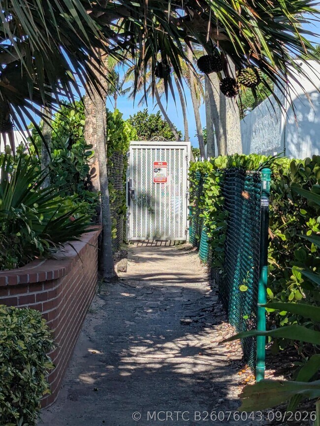 Building Photo - 1481 S Ocean Blvd