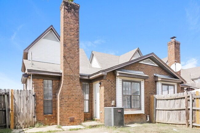 Building Photo - 7782 Hickory Meadow Rd