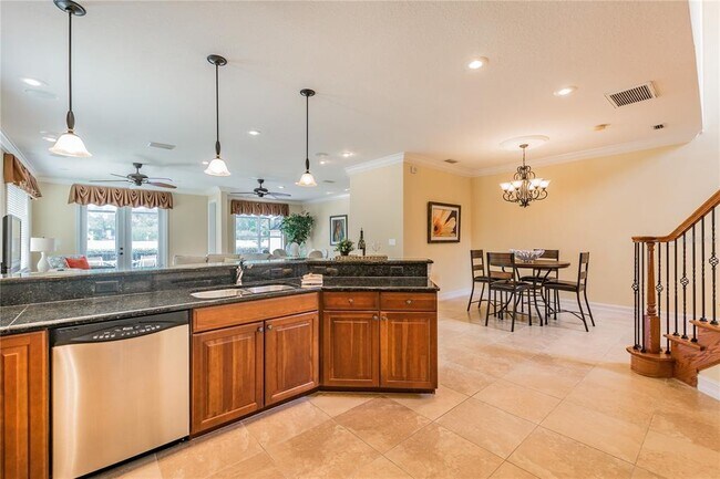 Building Photo - 13920 Clubhouse Dr