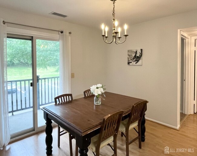 Building Photo - 2217 Sayre Dr