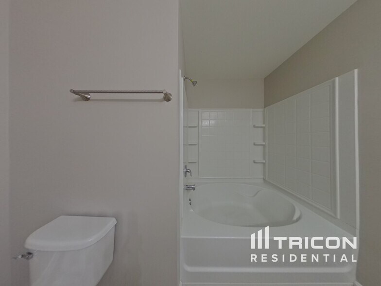 Building Photo - 5318 Artesa Ct