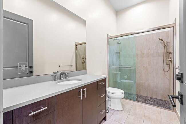 Building Photo - 13155 Southfields Rd