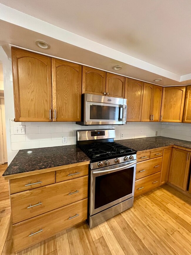 Building Photo - Charming 3-Bedroom Home in Fairbanks / Pet...