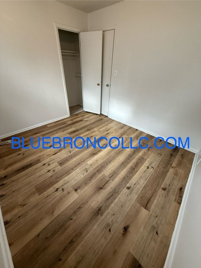 Building Photo - Nice house, great location!