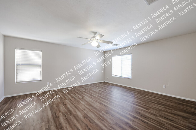 Building Photo - 910 S 118th Ln