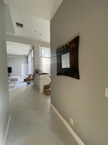 Building Photo - 17323 Bermuda Village Dr