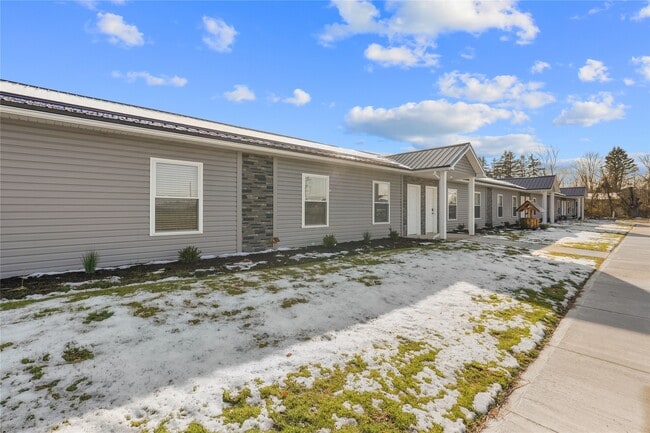 Building Photo - 423 W 3rd St