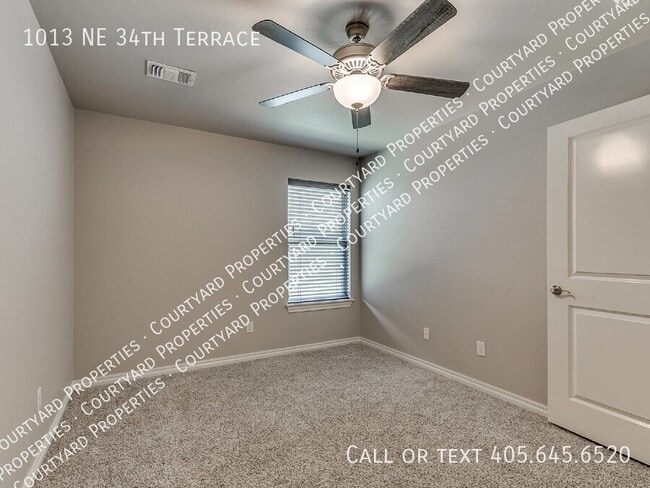 Building Photo - 1013 NE 34th Terr